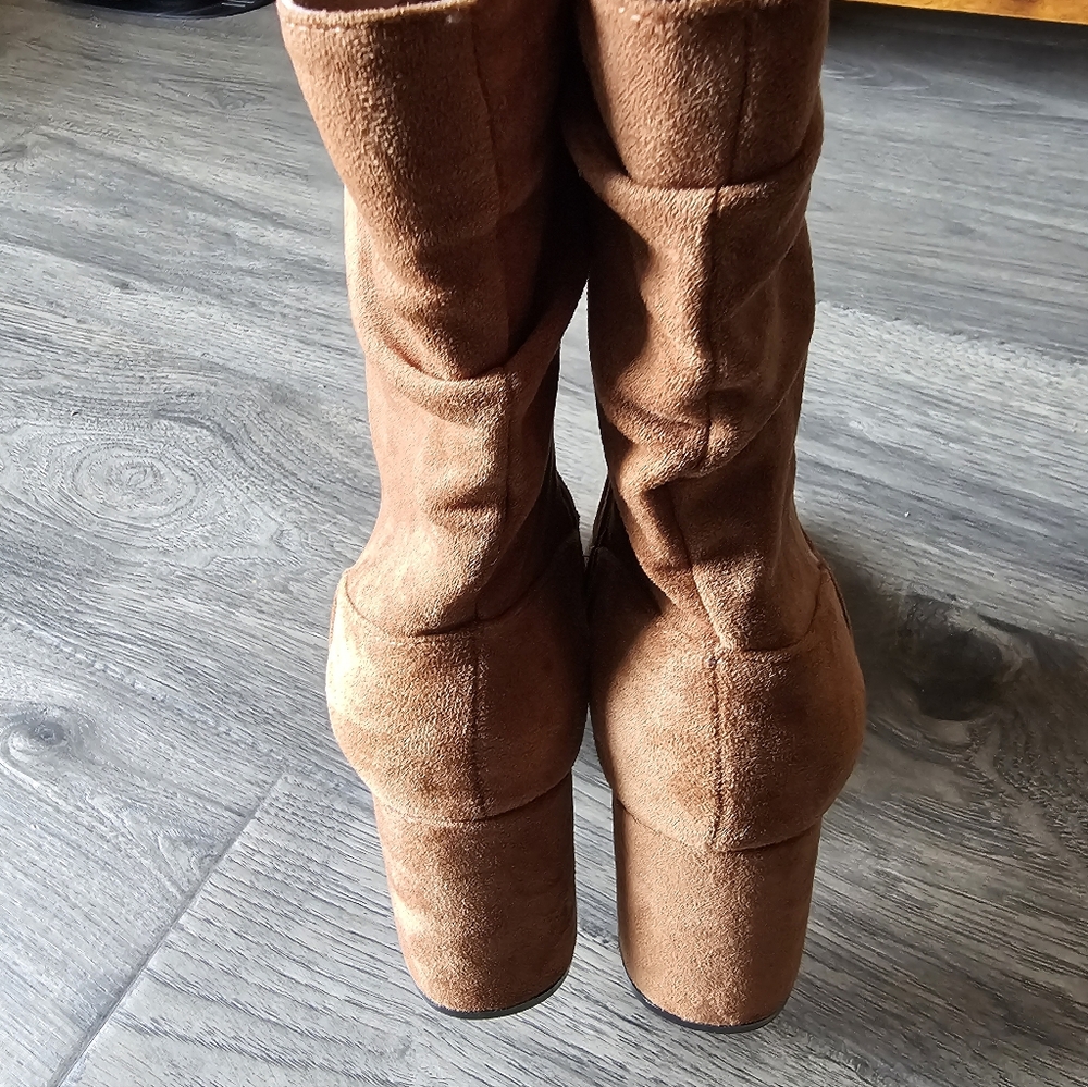 Bella Marie, Women's Tan Suede Boots, Size 7.5 New - Picture 3 of 6